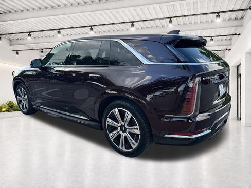 Certified 2025 Cadillac Escalade IQ Luxury 2 w/ LPO, Premium Carpet Package AWD/4WD image 10