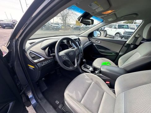Used 2017 Hyundai Santa Fe SE FWD image 8