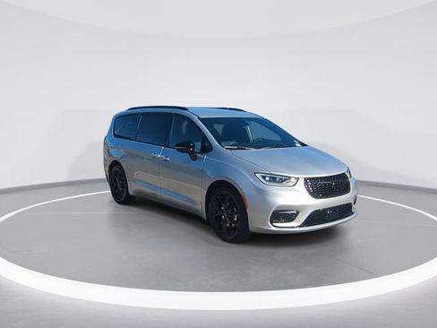 New 2026 Chrysler Pacifica Select w/ S Appearance Package FWD image 2