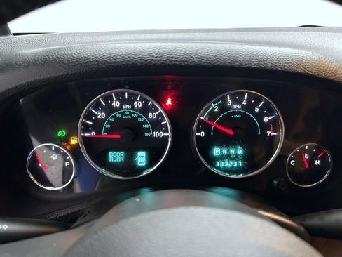 Used 2013 Jeep Wrangler Unlimited Sahara w/ Connectivity Group AWD/4WD image 11