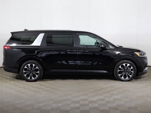Used 2023 Kia Carnival EX FWD image 18