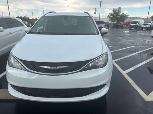 Used 2021 Chrysler Voyager Lxi FWD image 2
