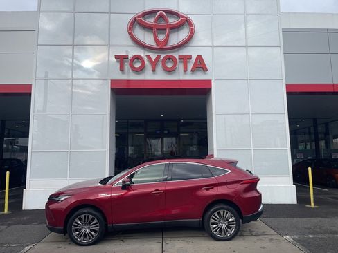 Used 2021 Toyota Venza Limited image 38