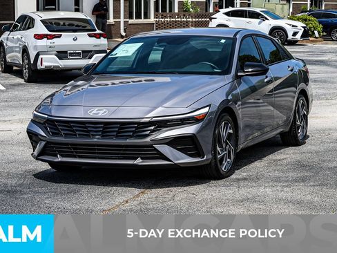 Used 2025 Hyundai Elantra Sport FWD image 4