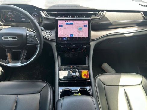 Used 2023 Jeep Grand Cherokee Limited RWD image 11