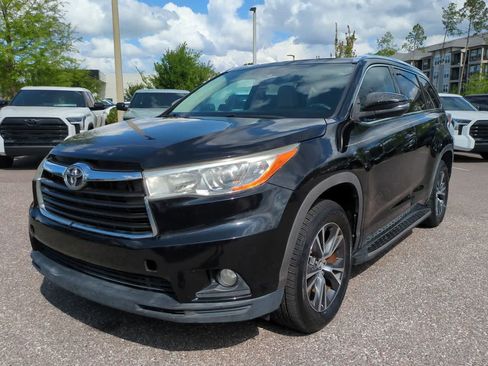 Certified 2016 Toyota Highlander XLE FWD image 2