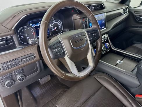 Used 2021 GMC Yukon Denali w/ Denali Premium Package image 9