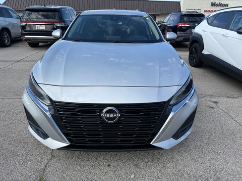 Used 2023 Nissan Altima 2.5 SV FWD image 6