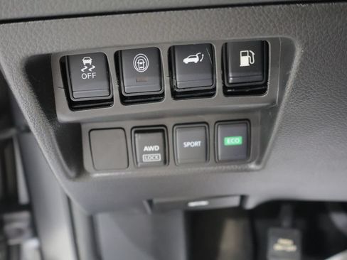 Used 2020 Nissan Rogue SV AWD/4WD image 30