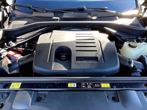 Used 2025 Land Rover Range Rover Sport image 29