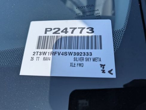 Used 2025 Toyota RAV4 XLE FWD image 35