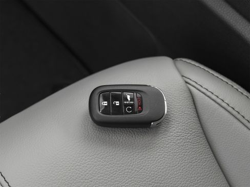 Used 2025 Honda Pilot EX-L image 37