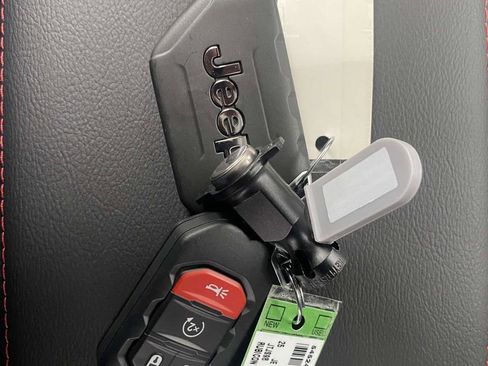 New 2025 Jeep Gladiator Rubicon image 32