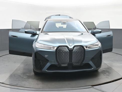 Used 2023 BMW iX xDrive50 w/ Premium Package AWD/4WD image 43