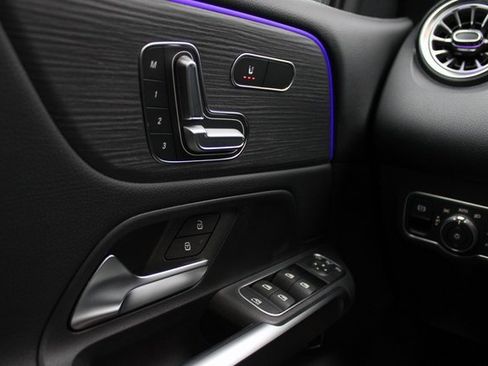 Used 2023 Mercedes-Benz GLB 250 4MATIC image 24