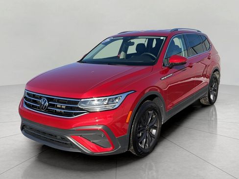 Used 2023 Volkswagen Tiguan SE image 4