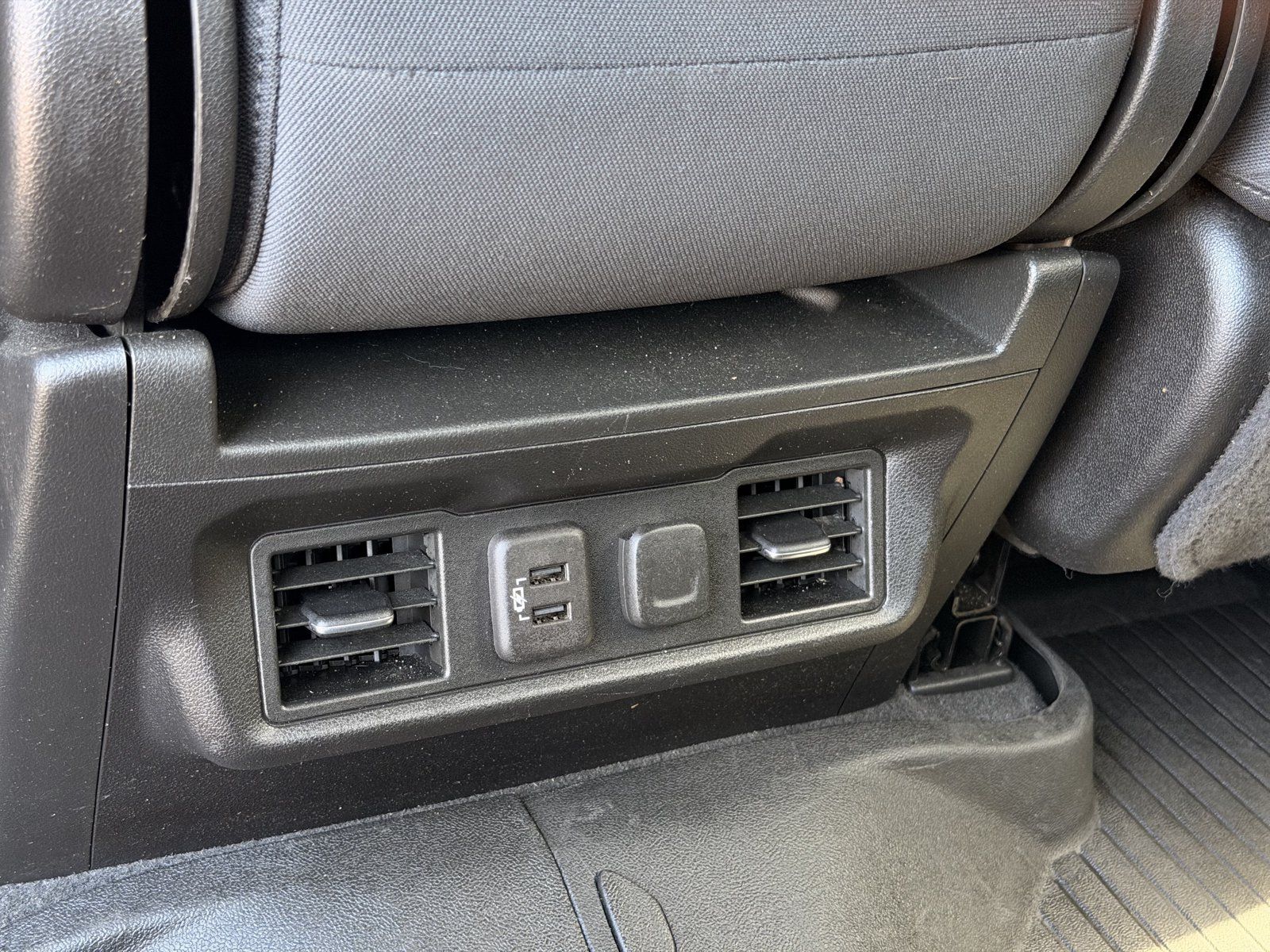 Used 2022 Chevrolet Silverado 1500 LT AWD/4WD image 38