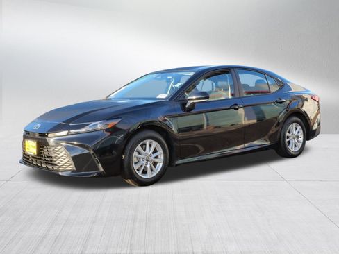 Certified 2025 Toyota Camry LE image 3