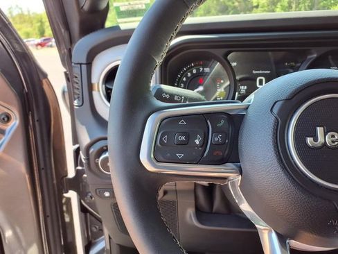 Used 2025 Jeep Wrangler Unlimited Sahara w/ Safety Group AWD/4WD image 21
