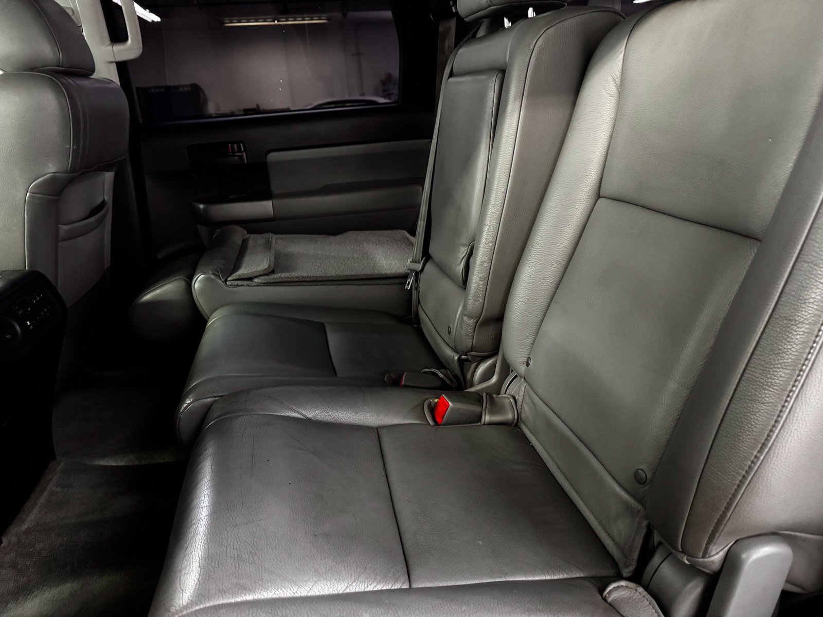 Used 2010 Toyota Sequoia SR5 AWD/4WD image 33