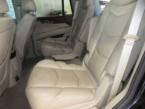 Used 2017 Cadillac Escalade Premium Luxury image 24