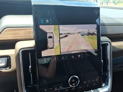 Used 2025 GMC Yukon Denali Ultimate AWD/4WD image 30