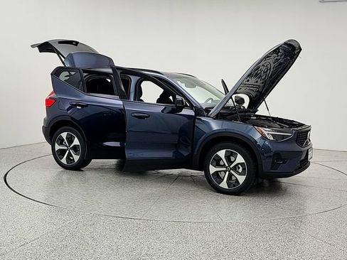 New 2026 Volvo XC40 B5 Plus w/ Protection Package Premier AWD/4WD image 10