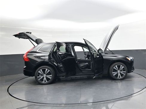 Used 2023 Volvo XC60 B5 Ultimate image 33