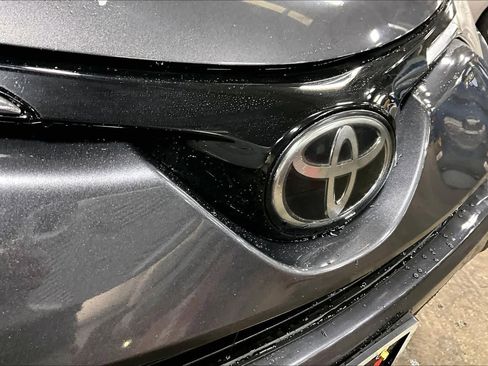 Used 2017 Toyota RAV4 XLE AWD/4WD image 29