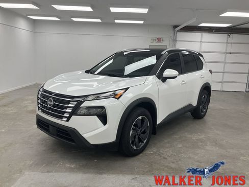 Used 2024 Nissan Rogue SV w/ SV Premium Package FWD image 1