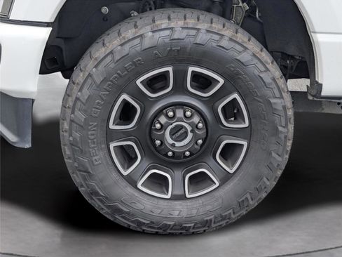 Used 2024 Ford F250 Platinum w/ FX4 Off-Road Package AWD/4WD image 36