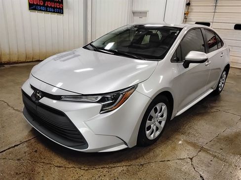 Used 2023 Toyota Corolla LE FWD image 4