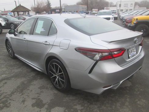 Used 2024 Toyota Camry SE FWD image 4