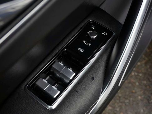 Used 2025 Jaguar F-PACE R-Dynamic S image 15