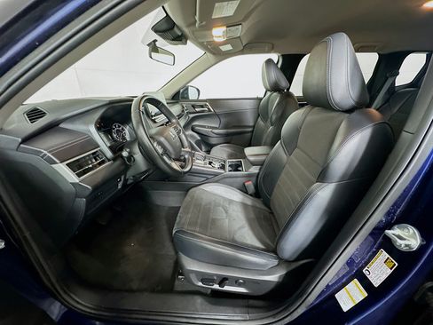Used 2024 Mitsubishi Outlander SE image 13