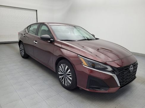 Used 2024 Nissan Altima 2.5 SV image 11