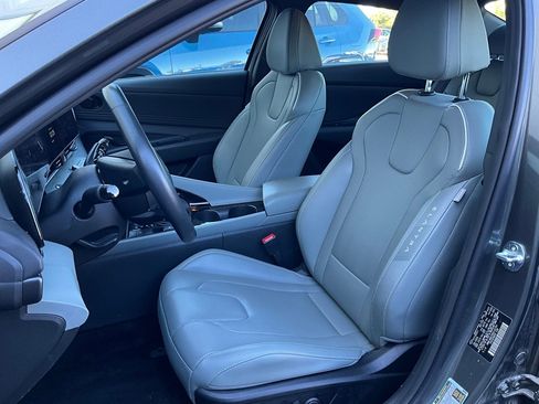 Used 2025 Hyundai Elantra Limited image 10