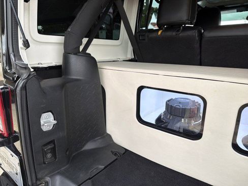 Used 2018 Jeep Wrangler Unlimited Rubicon w/ Connectivity Group AWD/4WD image 33