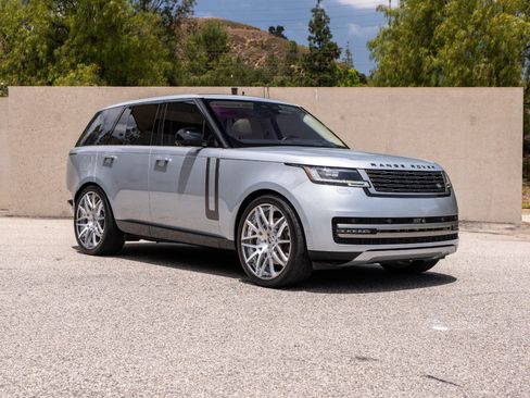 Used 2023 Land Rover Range Rover SE AWD/4WD image 3