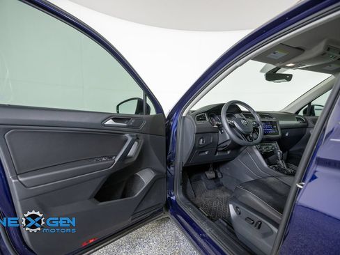 Used 2021 Volkswagen Tiguan SE FWD image 9