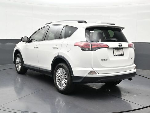 Used 2017 Toyota RAV4 LE FWD image 3
