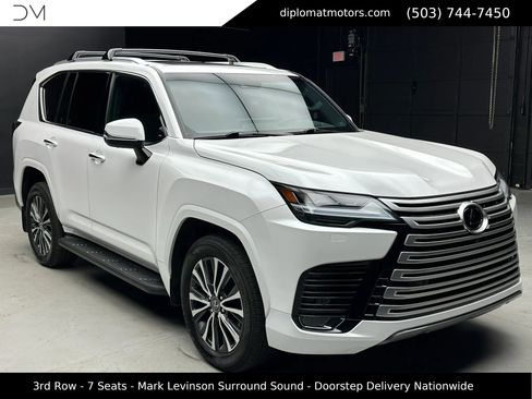 Used 2024 Lexus LX 600 4WD w/ Interior Upgrade Package image 9