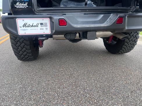 Used 2025 Jeep Wrangler Willys image 6