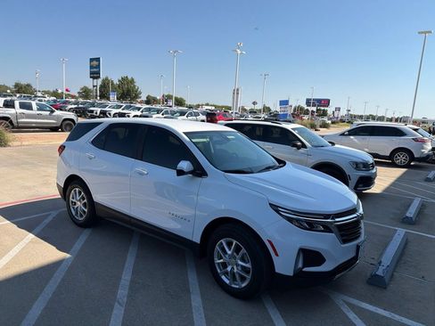 Used 2024 Chevrolet Equinox LT FWD image 1