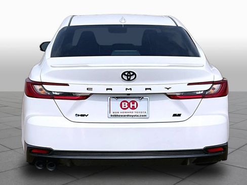 Used 2025 Toyota Camry SE w/ Convenience Package FWD image 5