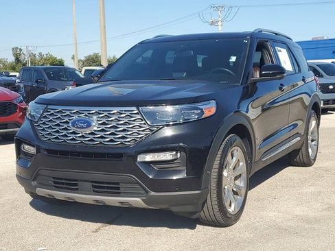 Used 2020 Ford Explorer Platinum w/ Premium Technology Package image 3