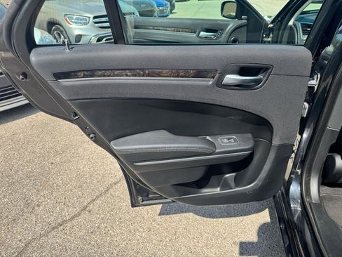 Used 2017 Chrysler 300 C w/ Safetytec Plus Group image 14
