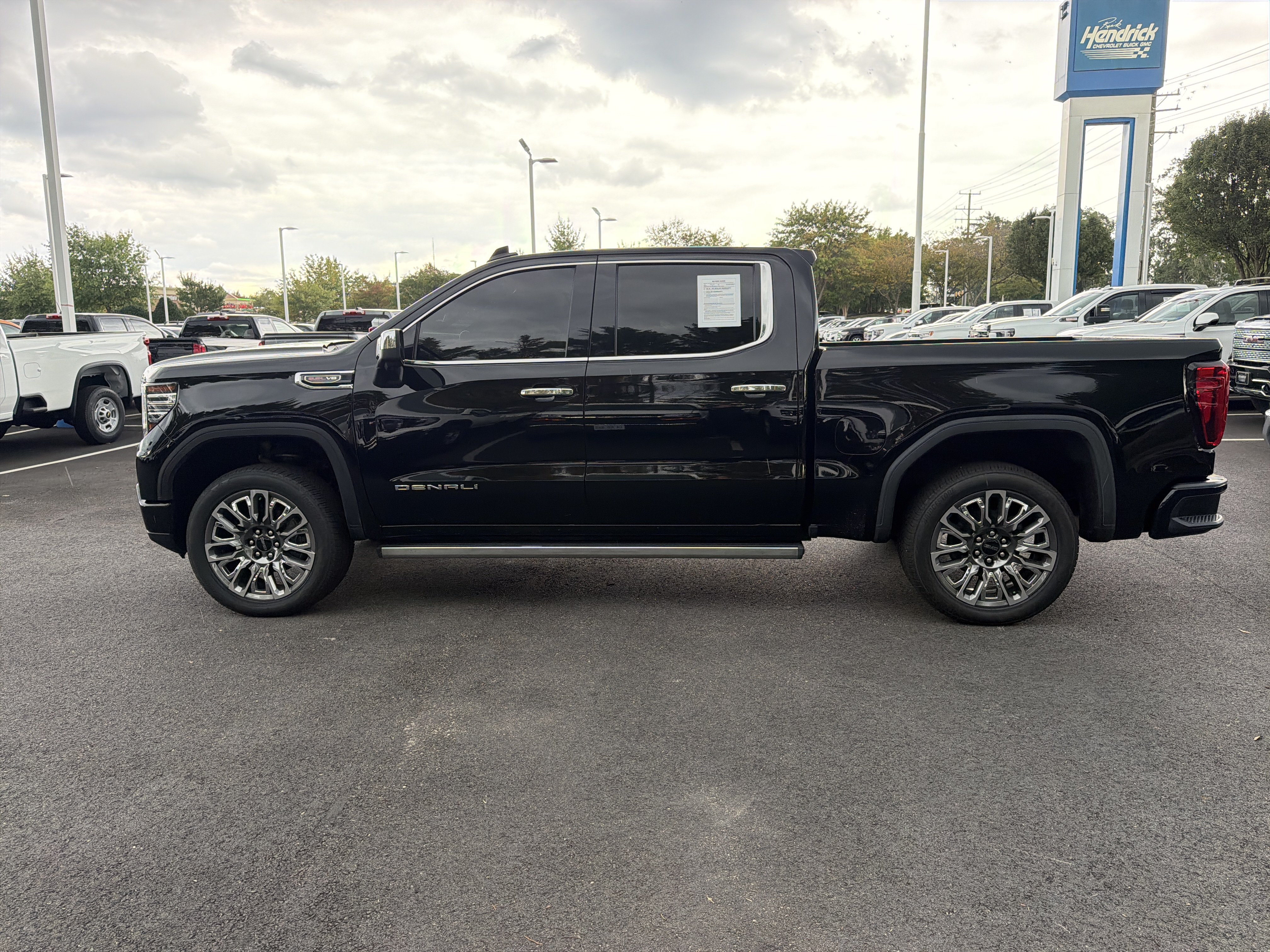 Used 2022 GMC Sierra 1500 Denali AWD/4WD image 7