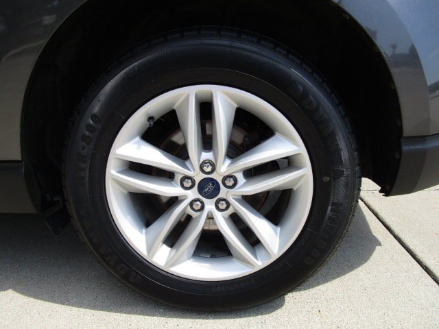 Used 2017 Ford Edge SEL w/ Equipment Group 201A AWD/4WD image 9