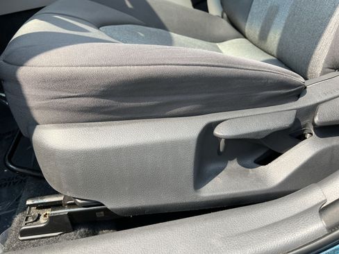 Used 2018 Toyota Camry FWD image 13